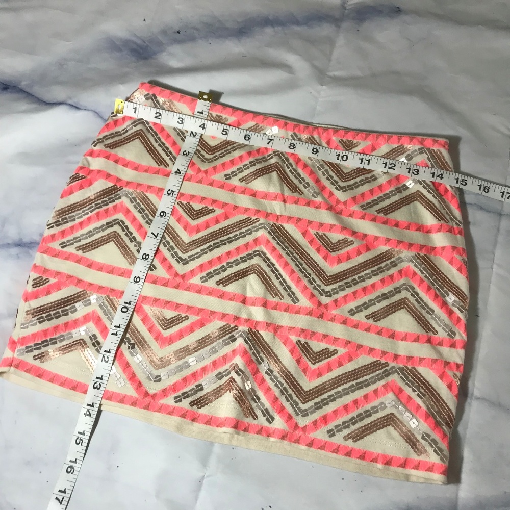 Express Cream & Pink Chevron Sequin Mini Skirt - Picture 5 of 8